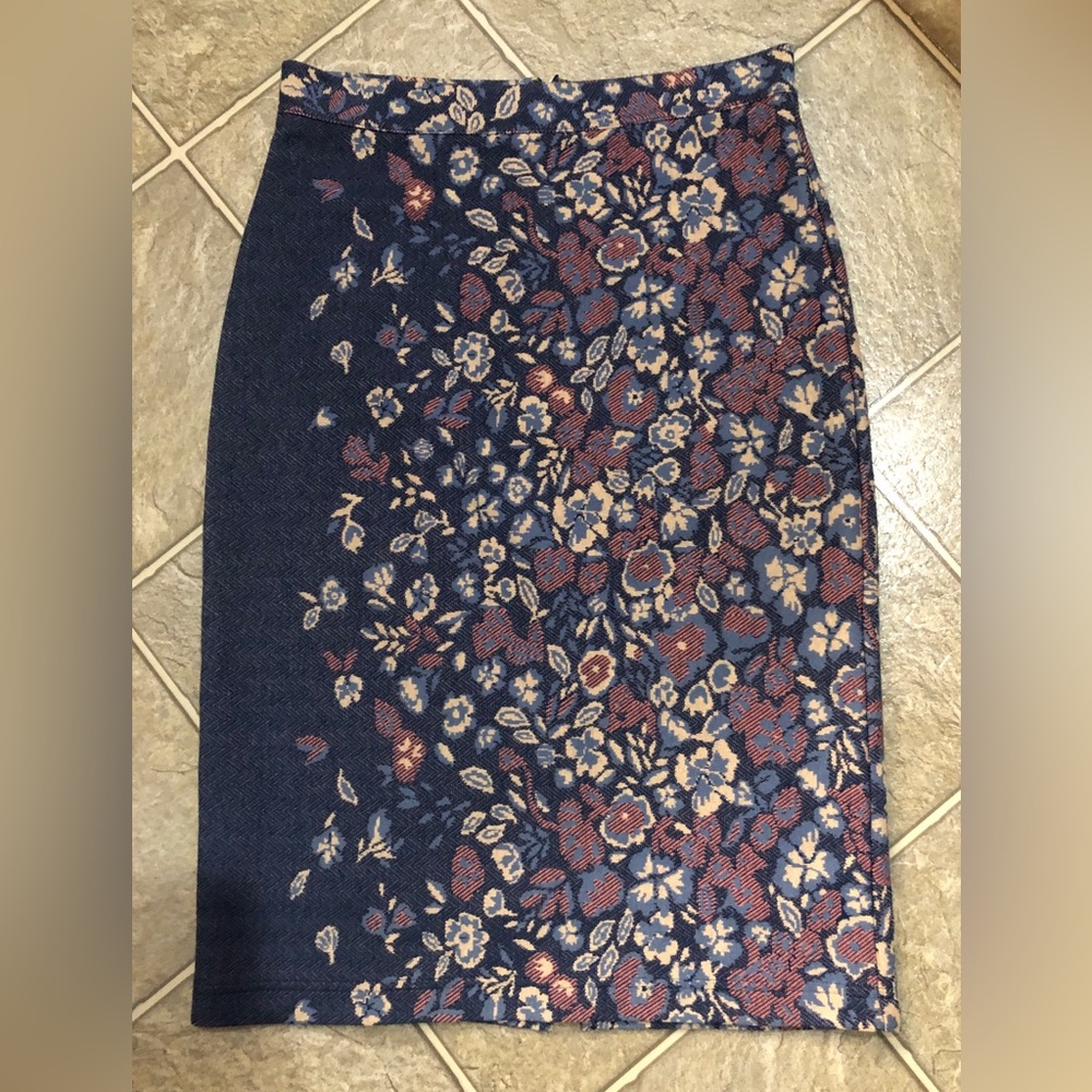 Floral Patterned Navy Skirt
Maeve by Anthropologie
